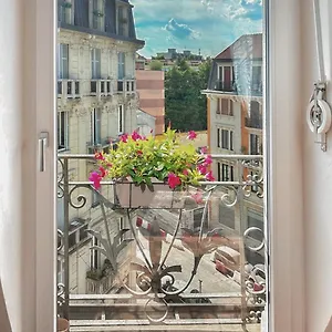 Easy Isola, For An Easy Apartment